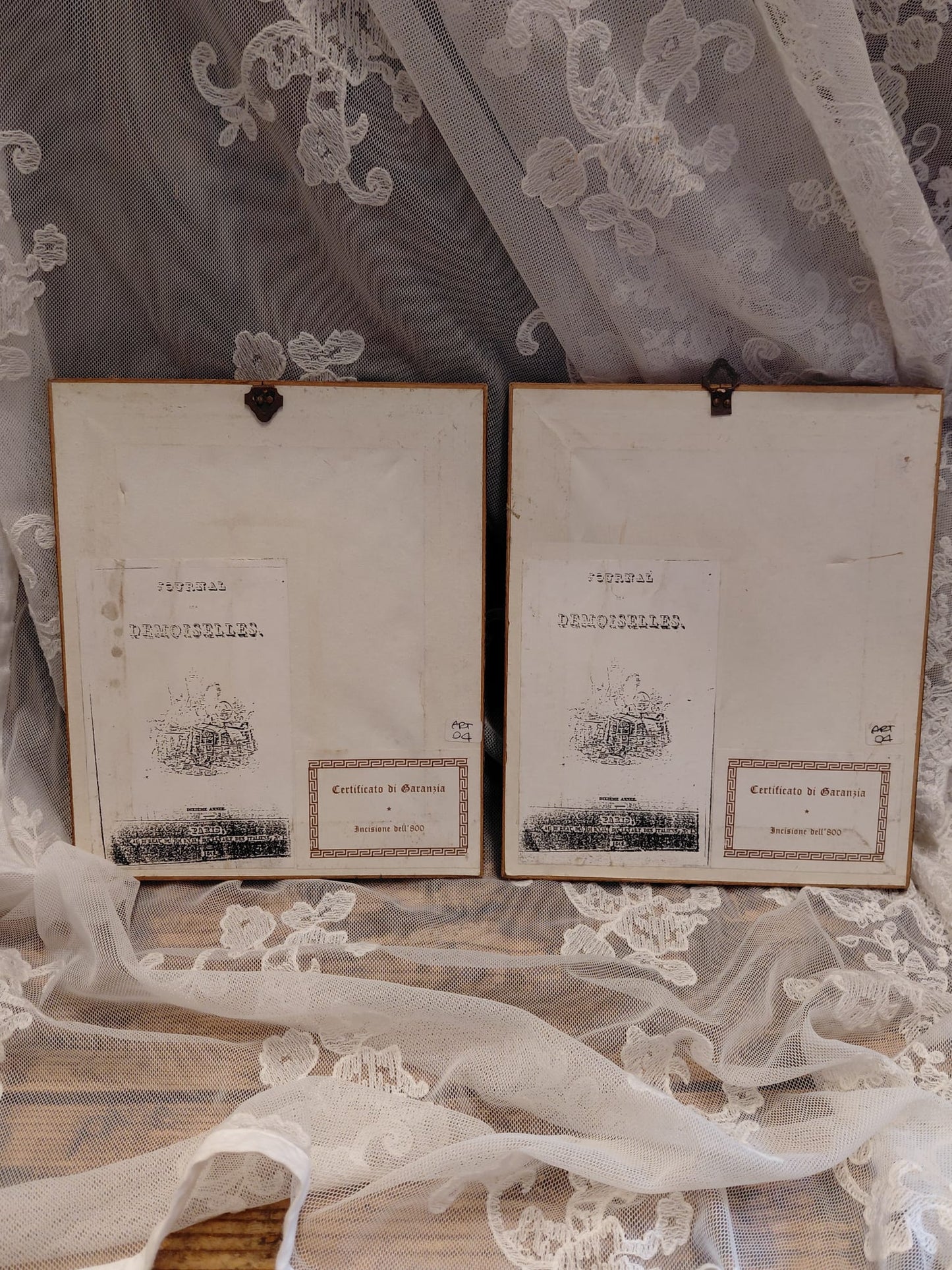 Quadri con cornice in legno