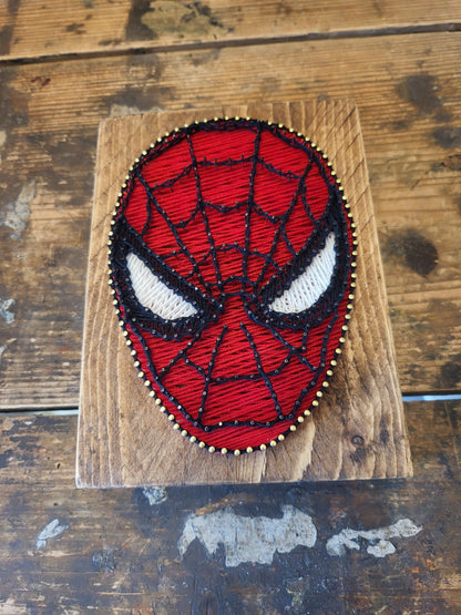 Legnetto Stringart viso Spiderman