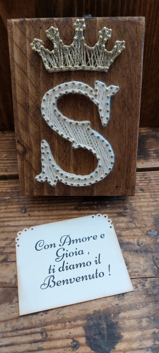 Legnetto Stringart S con corona e biglietto