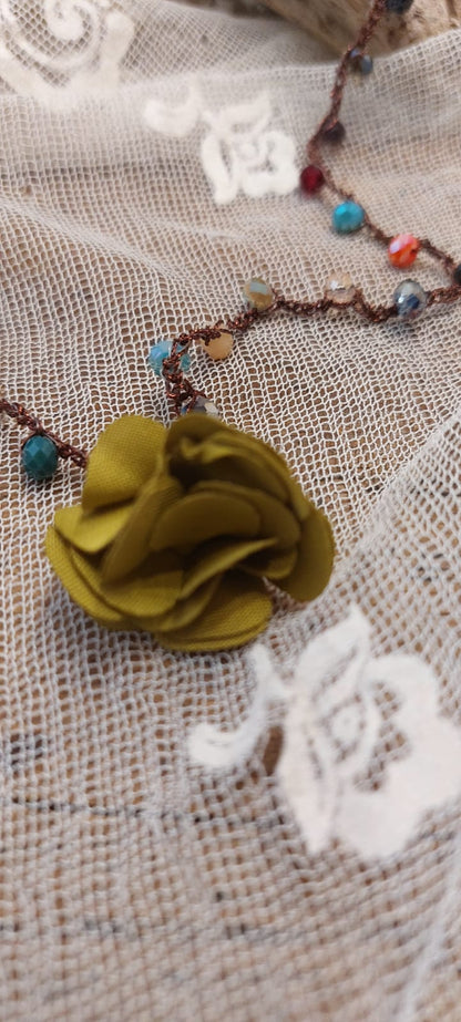 Collana con ciondolo fiore