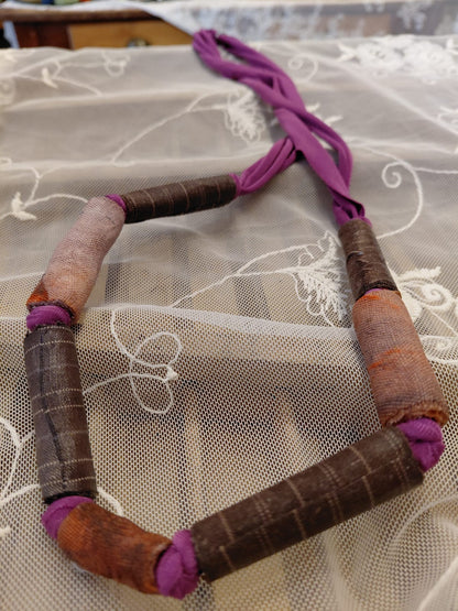 Collana in cartapesta