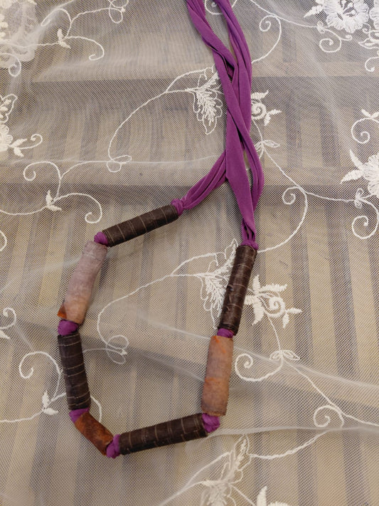 Collana in cartapesta