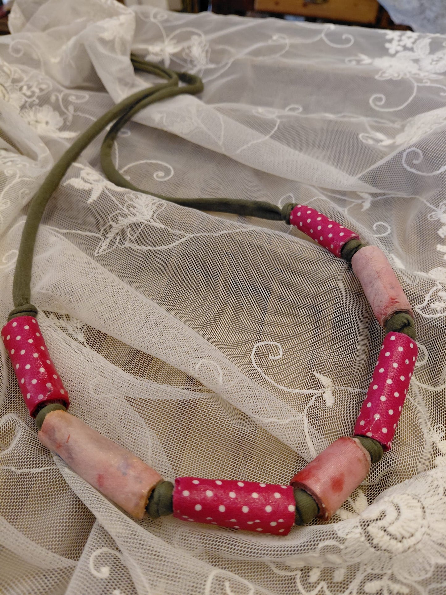 Collana in cartapesta