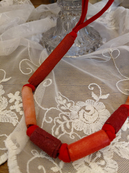 Collana in cartapesta